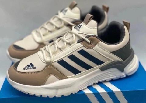Кроссовки Adidas модные