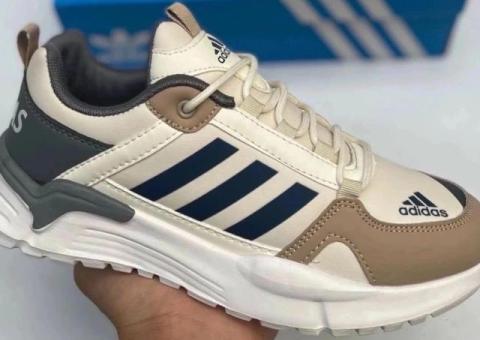 Кроссовки Adidas модные