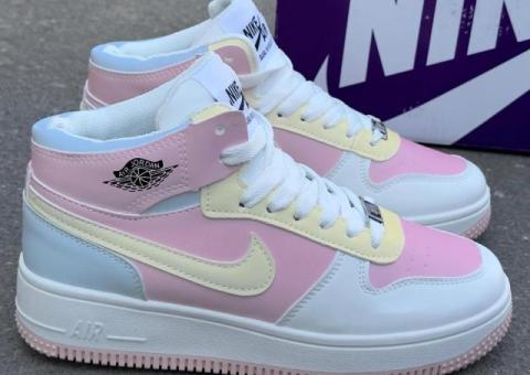 Кроссовки  Nike новые женские
