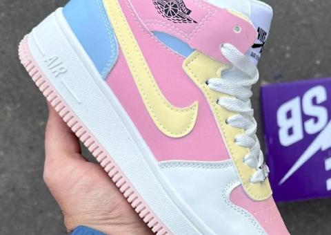 Кроссовки  Nike новые женские
