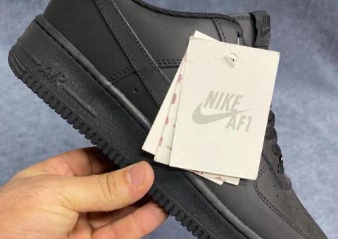 Кроссовки фирма Nike