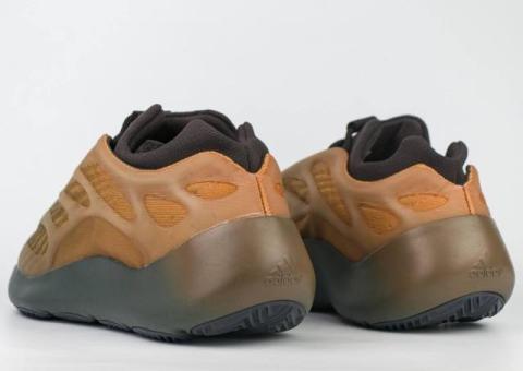 Кроссовки Adidas Yeezy Boost 700 v3 Copper Fade