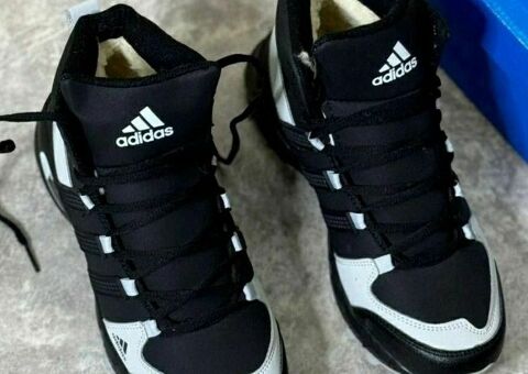 Кроссовки фирма Adidas