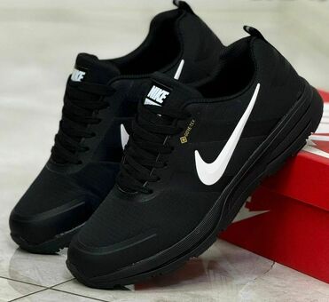 Фирменные  кроссовки Nike