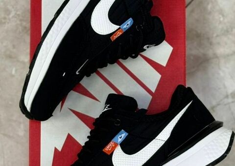 Кроссовки Nike. 44 р