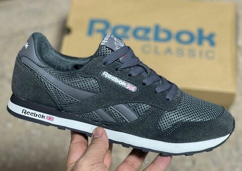 Кроссовки Reebok.