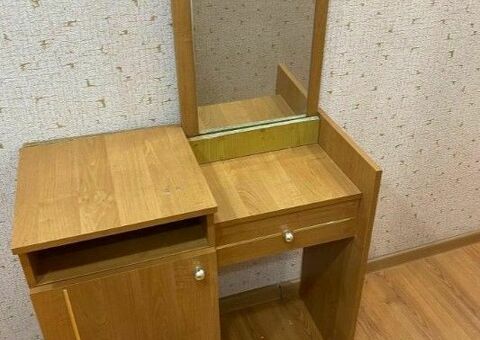 Трюмо с тумбочкой