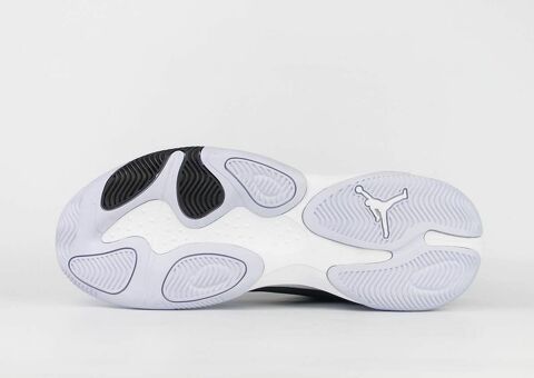 Кроссовки Nike Air Jordan Max Aura 4 Black / White