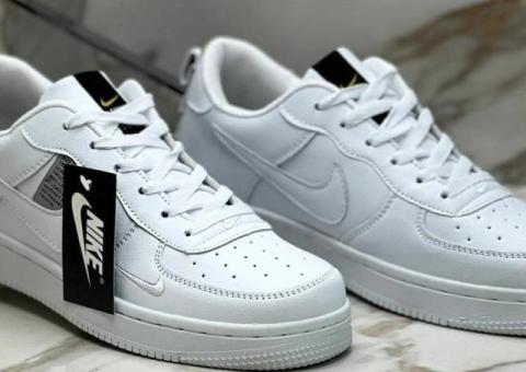 Кроссовки Nike. 42