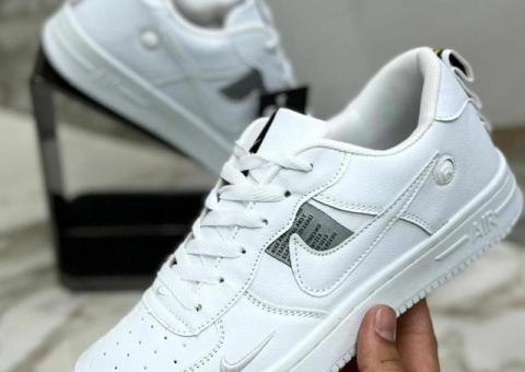 Кроссовки Nike. 42