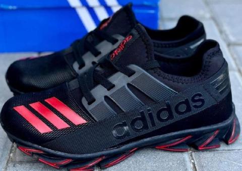 Кроссовки Adidas. Ортопедические стельки.