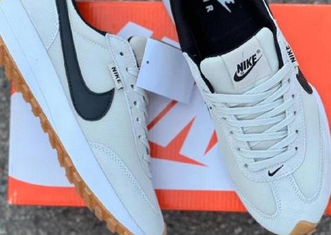 Кроссовки Nike фирменные