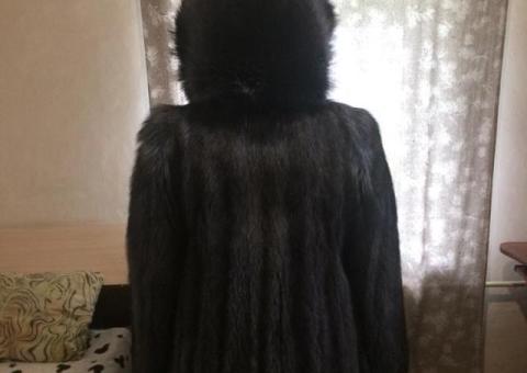 Шуба из енота с капюшоном