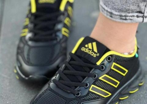 Кроссовки черные Adidas