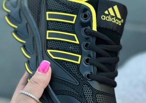 Кроссовки черные Adidas