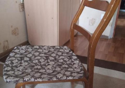 Стул деревянный