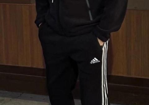 Костюм фирма Adidas.