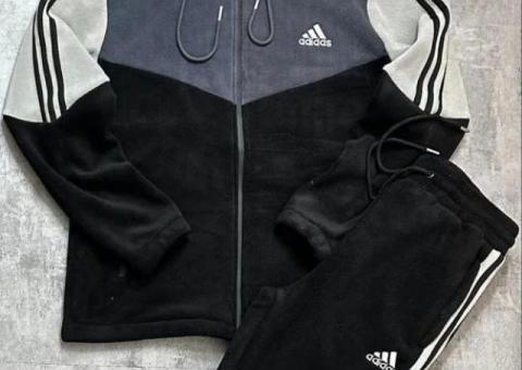 Костюм фирма Adidas.